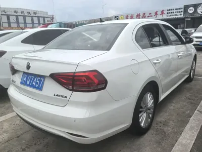 Volkswagen Lavida 2020, 90000 км, за 5635.56 USD