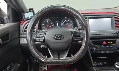 Hyundai Avante 2018, 93174 км, за 6144.7 USD - фото 13