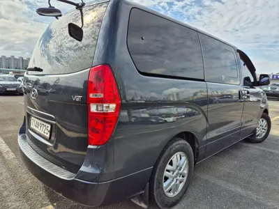 Hyundai Starex 2017, 202800 км, за 5827.81 USD