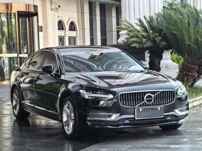 Volvo S90 2018, 42000 км, за 13146.7 USD