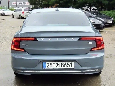 Volvo S90 2021, 122535 км, за 19698.59 USD