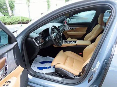 Volvo S90 2021, 122535 км, за 19698.59 USD