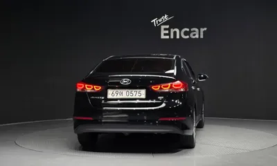 Hyundai Avante 2017, 108116 км, за 6498.62 USD