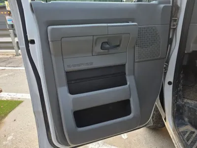 Ford E-Series 2011, 175000 км, за 14873.09 USD