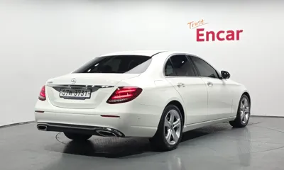 Mercedes-Benz E-Class 2018, 87927 км, за 11896.24 USD - фото 2