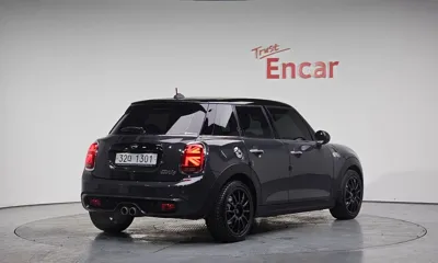 MINI Cooper 2019, 67249 км, за 11571.21 USD