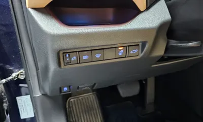 Toyota RAV4 2021, 81470 км, за 24127.46 USD - фото 28