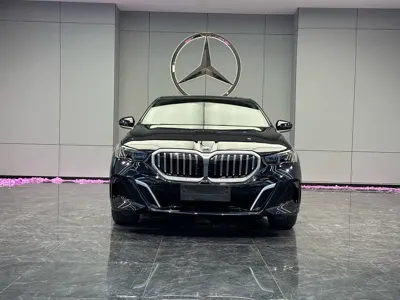 BMW 5 Series 2024, 10000 км, за 39132.73 USD