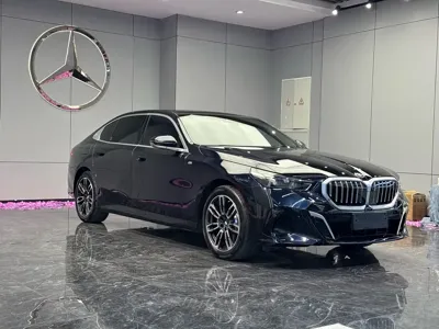 BMW 5 Series 2024, 10000 км, за 39132.73 USD