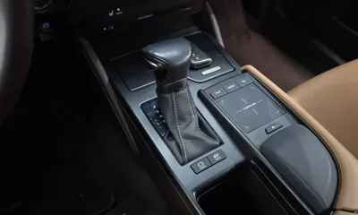 Lexus ES 2019, 184878 км, за 17486.83 USD - фото 9