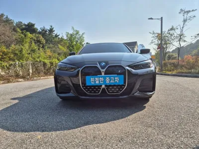 BMW i4 · 2022 год