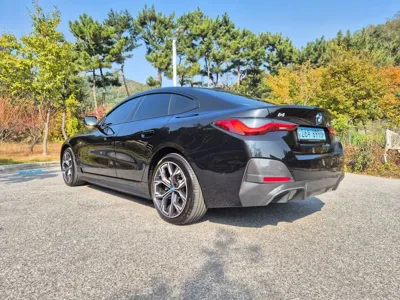BMW i4 2022, 73448 км, за 28238.3 USD