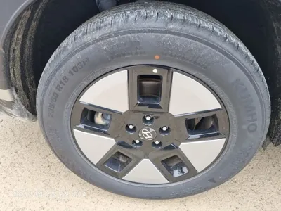 Hyundai Santafe 2024, 30000 км, за 64705.95 USD