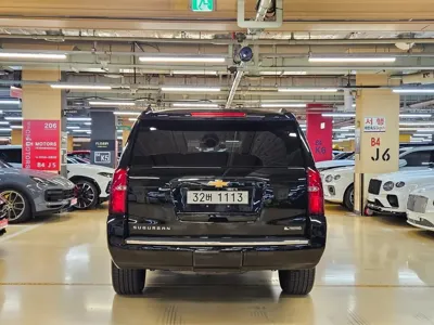 Chevrolet Surburban 2017, 85000 км, за 24069.76 USD