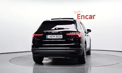 Audi Q3 2025, 23041 км, за 26782.2 USD