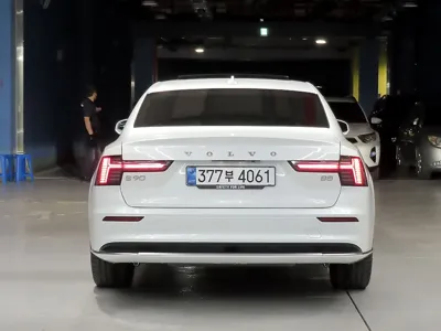 Volvo S90 2026, 2455 км, за 39057.37 USD
