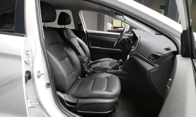 Hyundai Avante 2019, 14977 км, за 9072.84 USD - фото 11