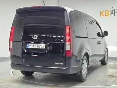 Hyundai Staria 2022, 13049 км, за 17120.58 USD