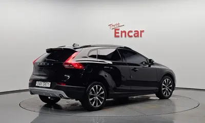 Volvo V40 2019, 57432 км, за 10906.94 USD