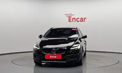 Volvo V40 2019, 57432 км, за 10906.94 USD