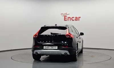 Volvo V40 2019, 57432 км, за 10906.94 USD