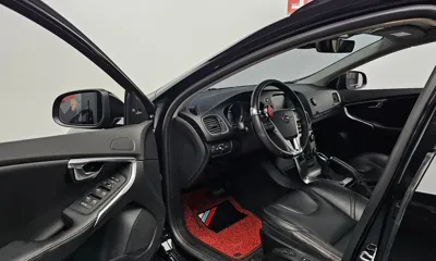 Volvo V40 2019, 57432 км, за 10906.94 USD - фото 10