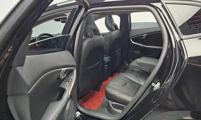 Volvo V40 2019, 57432 км, за 10906.94 USD - фото 11