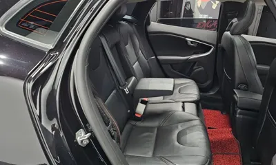 Volvo V40 2019, 57432 км, за 10906.94 USD - фото 17