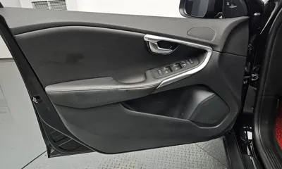 Volvo V40 2019, 57432 км, за 10906.94 USD - фото 24