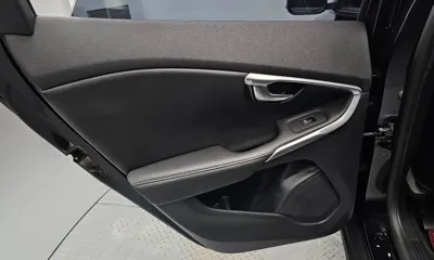 Volvo V40 2019, 57432 км, за 10906.94 USD - фото 25