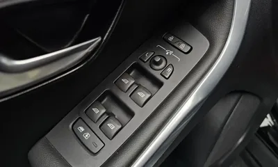 Volvo V40 2019, 57432 км, за 10906.94 USD - фото 29