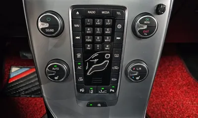 Volvo V40 2019, 57432 км, за 10906.94 USD - фото 32