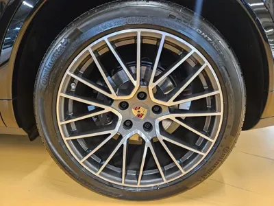 Porsche Cayenne 2023, 59693 км, за 57767.42 USD