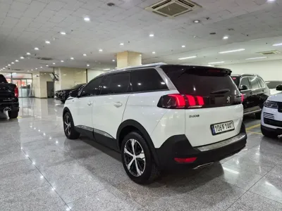 Peugeot 5008 2021, 30196 км, за 16195.15 USD