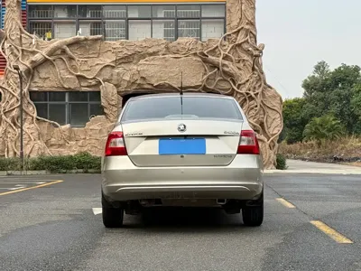 Skoda Rapid 2014, 130000 км, за 2207.14 USD