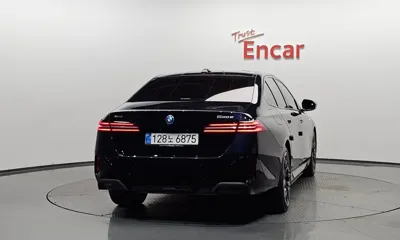 BMW 5-Series 2025, 9666 км, за 55895.8 USD
