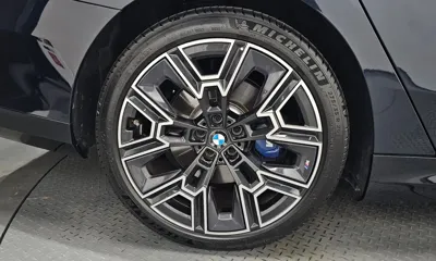 BMW 5-Series 2025, 9666 км, за 55895.8 USD - фото 21