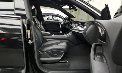 Audi Q8 2022, 67318 км, за 42616.45 USD - фото 11