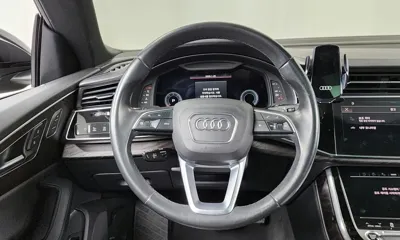 Audi Q8 2022, 67318 км, за 42616.45 USD - фото 13