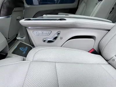 Mercedes-Benz V-Class 2022, 110000 км, за 39434.2 USD - фото 9