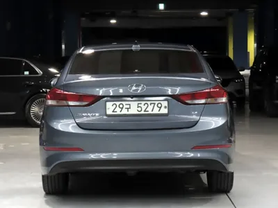 Hyundai Avante 2018, 130428 км, за 5960.26 USD