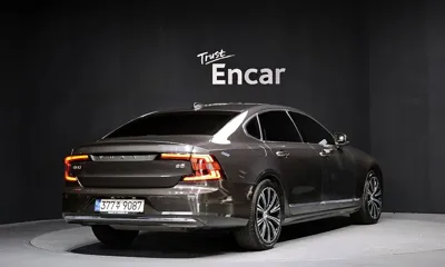 Volvo S90 2021, 145849 км, за 15130.49 USD