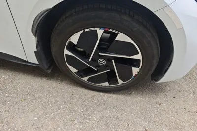 Volkswagen ID.3 2023, 13300 км, за 14975 USD - фото 9