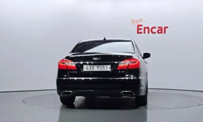 Hyundai Genesis 2012, 136978 км, за 5189.17 USD