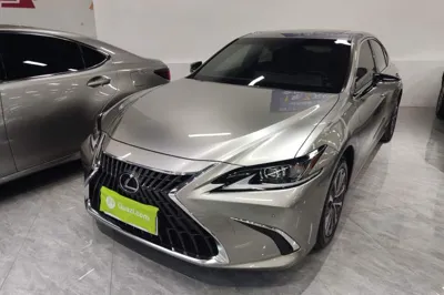 Lexus ES · 2022 год