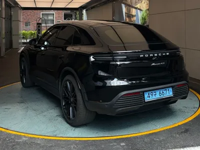 Porsche Macan 2025, 10000 км, за 78655.53 USD