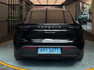 Porsche Macan 2025, 10000 км, за 78655.53 USD