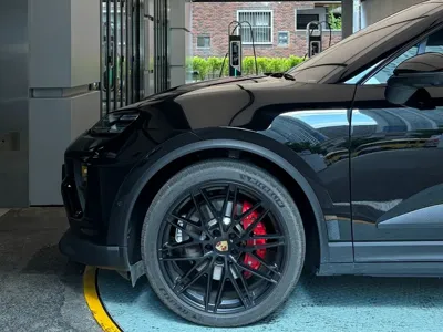 Porsche Macan 2025, 10000 км, за 78655.53 USD