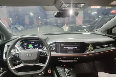 Audi Q4 e-tron 2022, 37700 км, за 19843 USD - фото 7