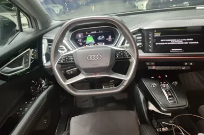 Audi Q4 e-tron 2022, 37700 км, за 19843 USD - фото 8